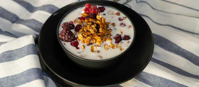 Portakallı Zencefilli Granola ve Badem Sütü